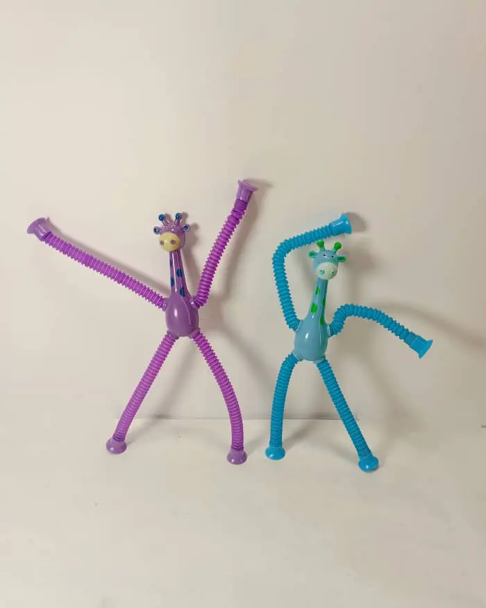 [0031] لعبة زرافة راصور