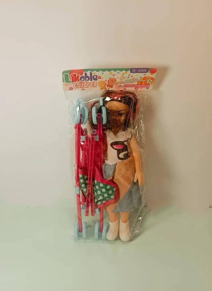 عرباية مع لعبة صغيرة