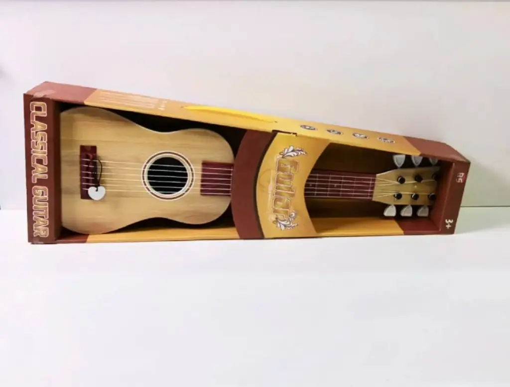 غيتار لون بني مميز