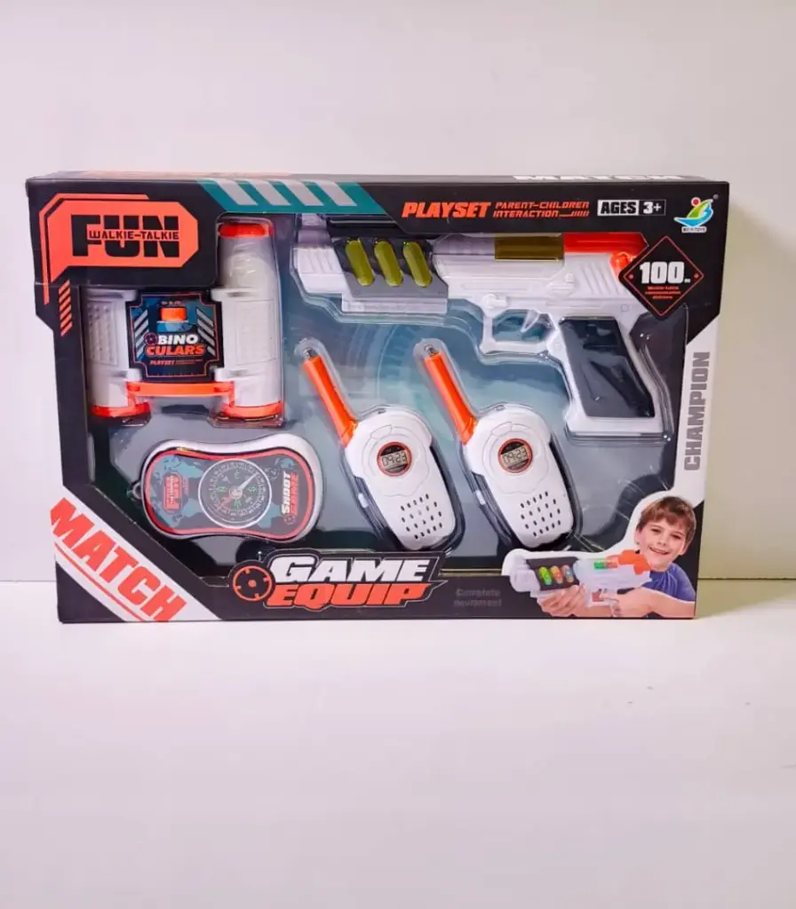 فرد مع لاسلكي ومنظار