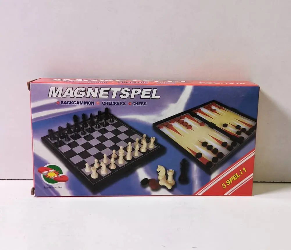 شطرنج علبة صغيرة