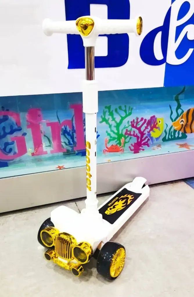 سكوتر شكل سيارة