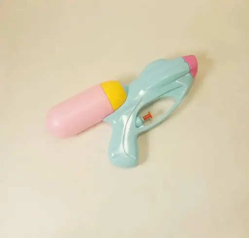 [0023] فرد ماء حجم وسط الوان وردية